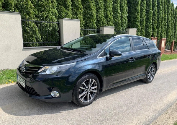Toyota Avensis cena 35547 przebieg: 212000, rok produkcji 2014 z Jasło małe 191